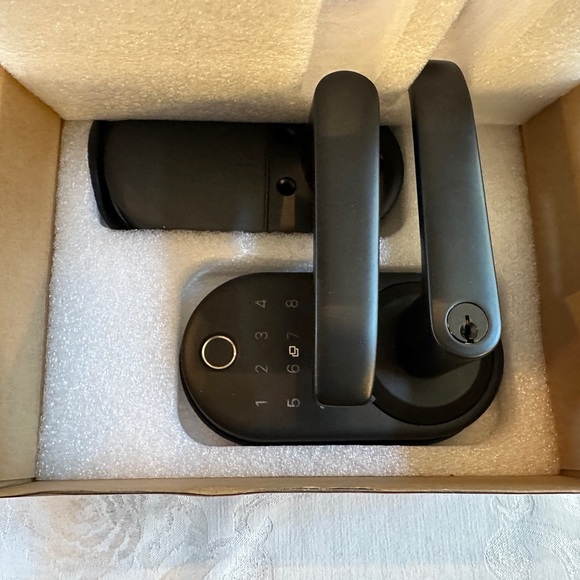 Yamiri Smart Lever with Handle-Keyless Entry Door Lock Fingerprint New In Box - Picture 4 of 5